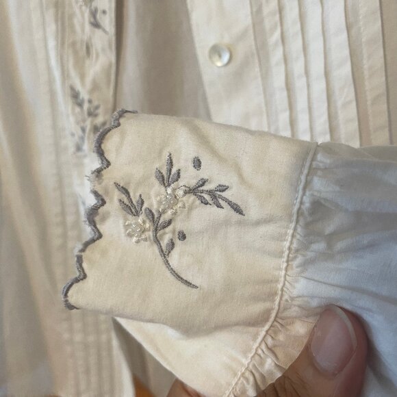 French vintage cotton blouse with oversized embroidered collar, cuffs and puff s - Picture 4 of 6